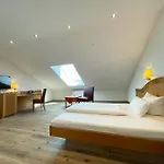 Weingut Sandwiese Winzerhotel Hotel 4*