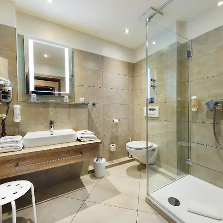 Weingut Sandwiese Winzerhotel Otel 4*