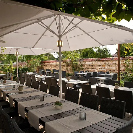 Отель Weingut Sandwiese Winzerhotel 4*