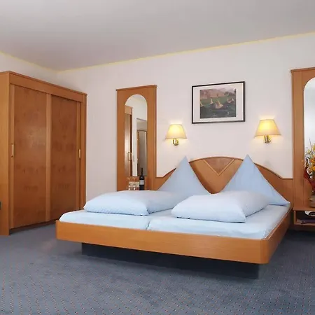 Weingut Sandwiese Winzerhotel 4* Вормс